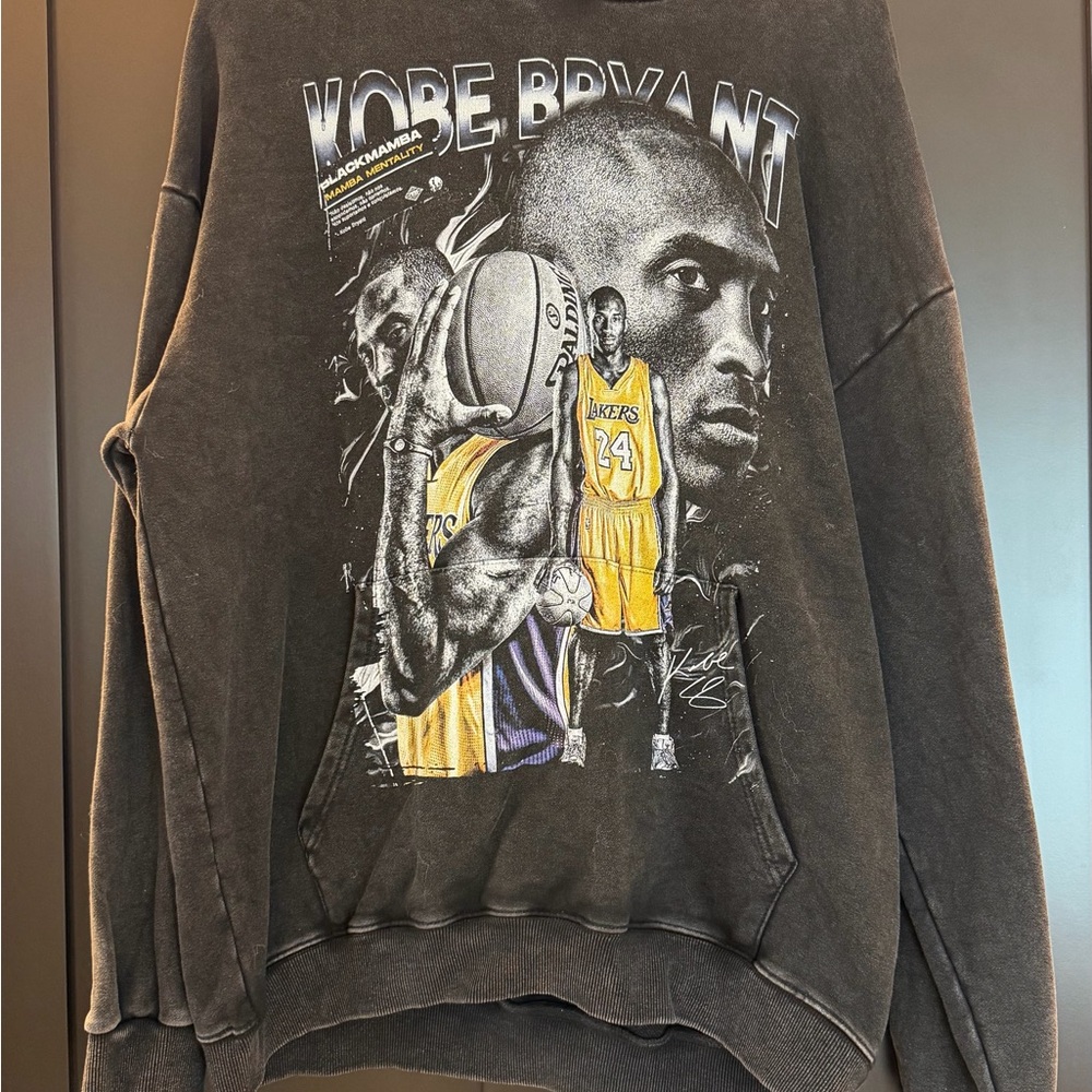 Men's Black Graphic Pullover Sweatshirt - Kobe Bryant Tribute